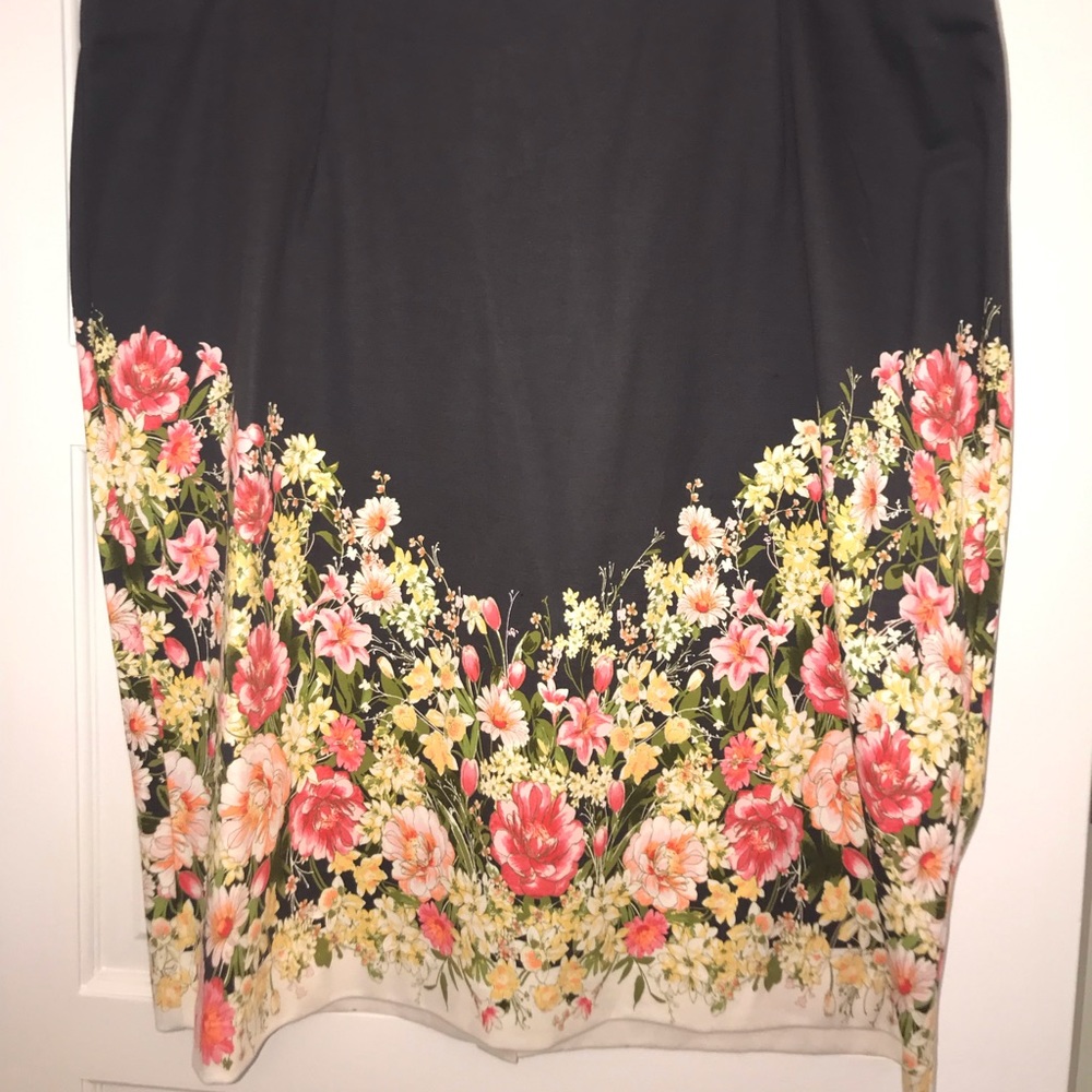 OBO LAST DAY Sending to ThredUp J.Jill flower pencil skirt with stretch
